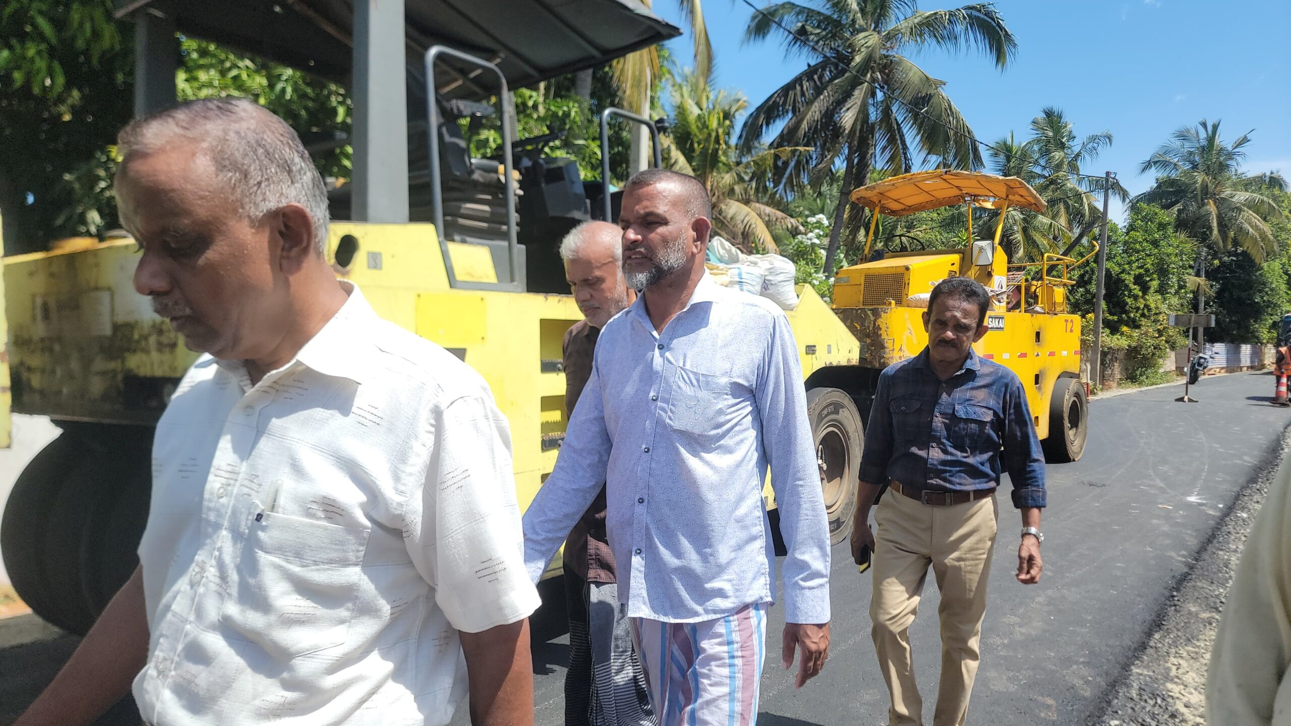 காத்தான்குடியில் வீதிகளுக்கு காப்பற் இடும் வேலைகள்; சம்பிரதாயபூர்வமாக ஆரம்பித்து வைப்பு .!!!
