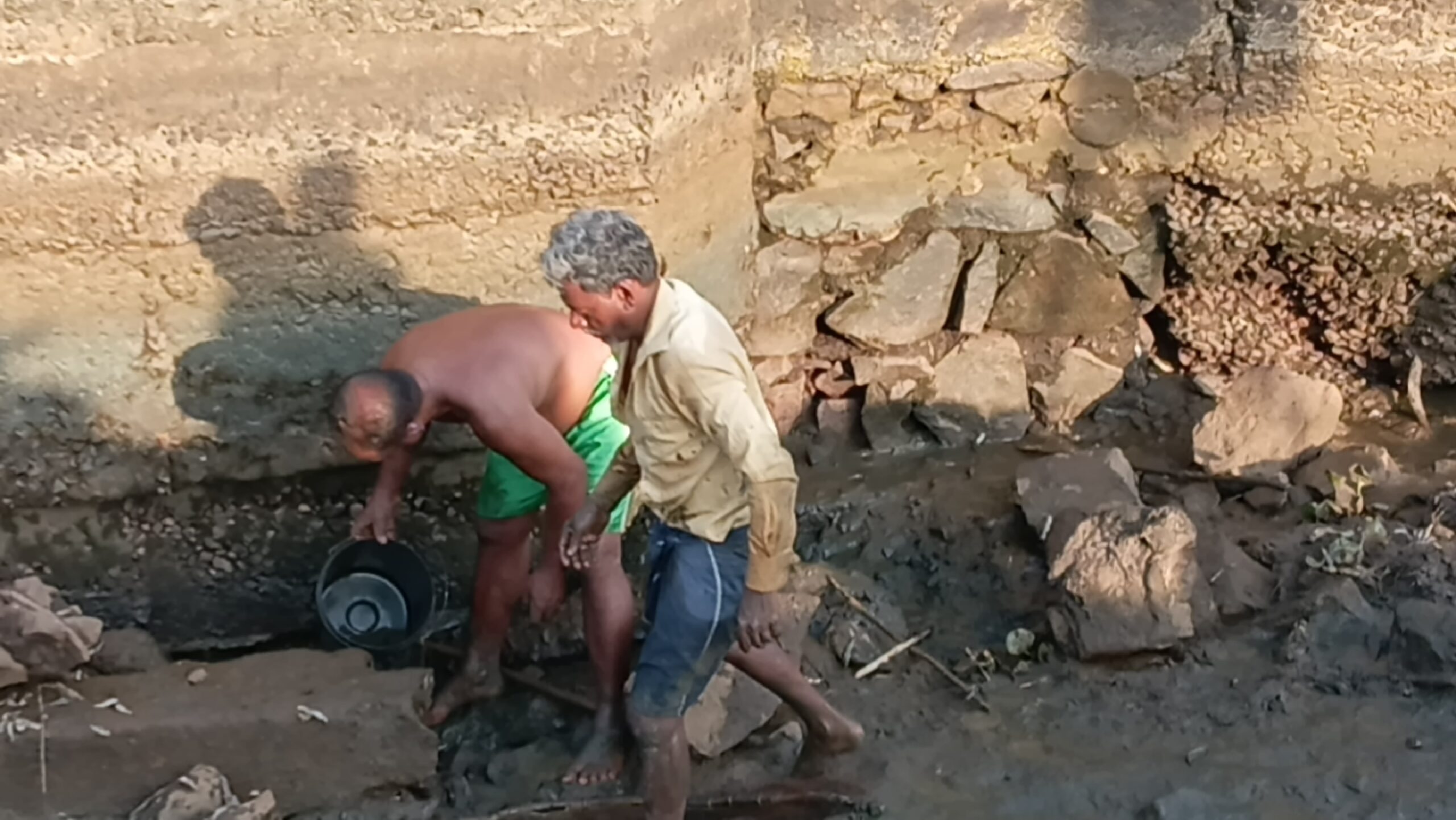 மட்டக்களப்பு மாவட்டத்தில் அதிக வறட்சி காரணமாக; குளங்கள் வற்றுவதால் - மீனவர்கள் தொழிலின்றி அவதி.!!!