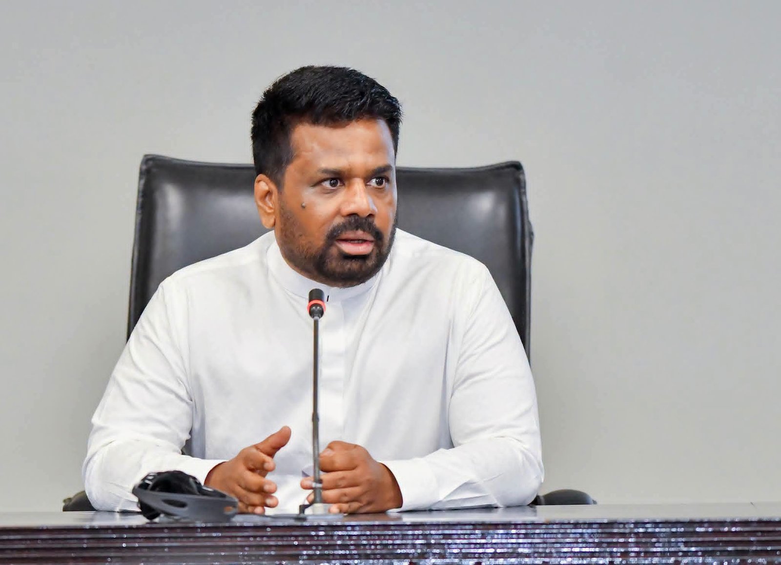 வடக்கு, கிழக்கில் காணி விடுவிப்பு நடவடிக்கை துரிதம்; பாதுகாப்புத் தரப்புக்கு ஜனாதிபதி அறிவுறுத்தல்.!!!