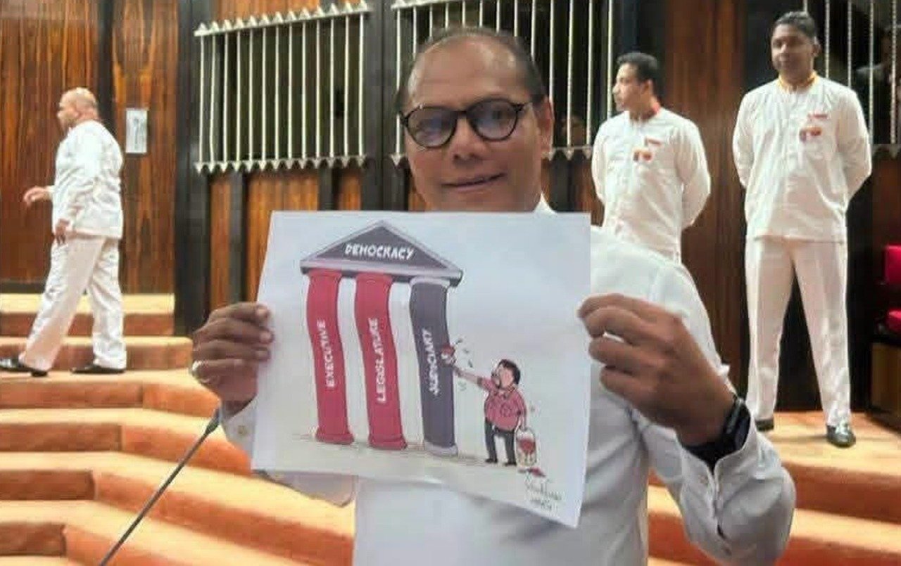 22ஆவது அரசியலமைப்புத் திருத்தச் சட்டமூலத்திற்கு எதிராக நாடாளுமன்றத்தில் கடும் எதிர்ப்பு.!!!
