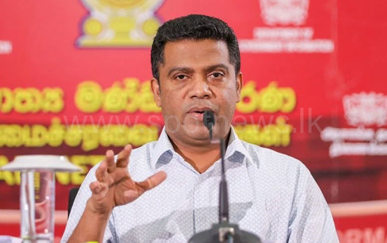 முஸ்லிம் யுவதிகளின் ஆடை உரிமை: சுற்றறிக்கையை மாற்ற அரசு தயார் – அமைச்சர் நளிந்த.!!!