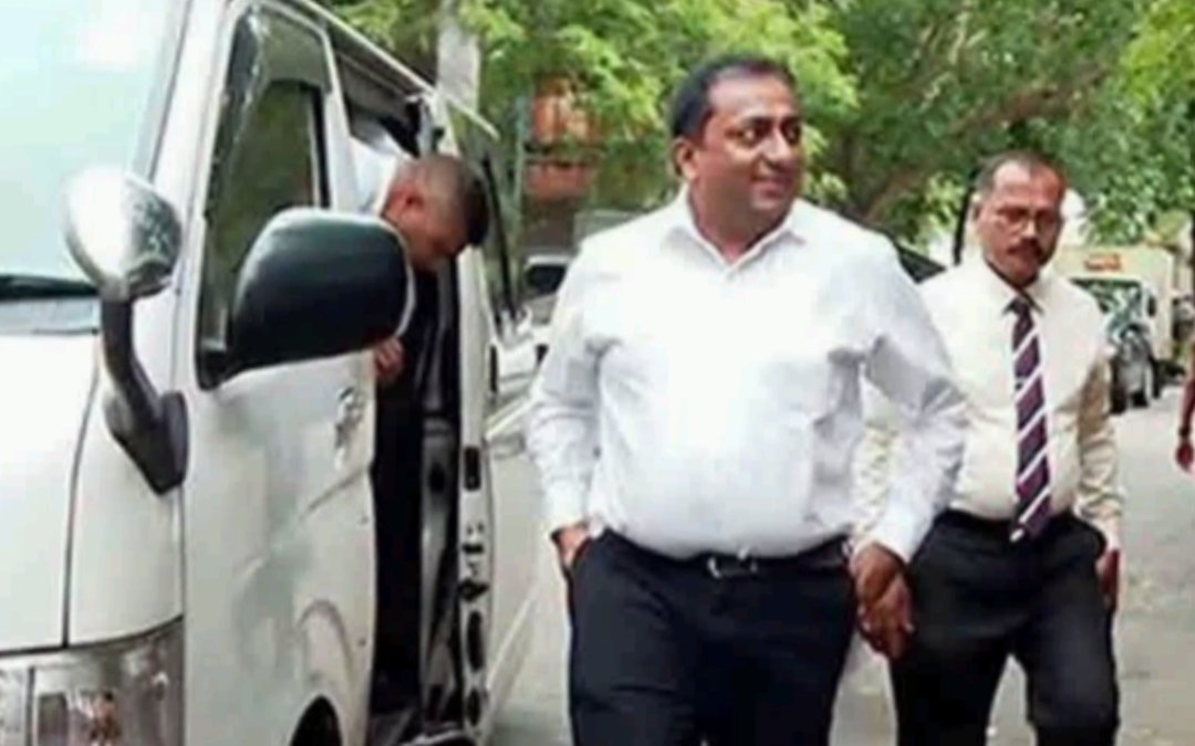 முன்னாள் அமைச்சர் அகில விராஜ் உள்ளிட்ட இருவர் பிணையில் விடுவிப்பு; வெளிநாடு செல்லத் தடை.!!!