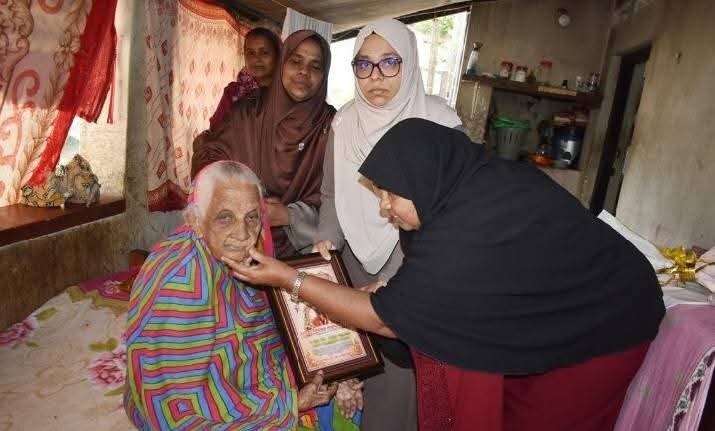 100 வயதை எட்டிய வாழைச்சேனை சாலிஹா உம்மா கௌரவிப்பு.!!!