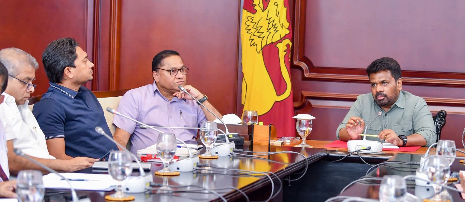 மத்திய கிழக்கு போரின் தாக்கம்: அத்தியாவசிய சேவைகள் குறித்து ஜனாதிபதி தலைமையில் உயர்மட்ட கலந்துரையாடல்.!!!