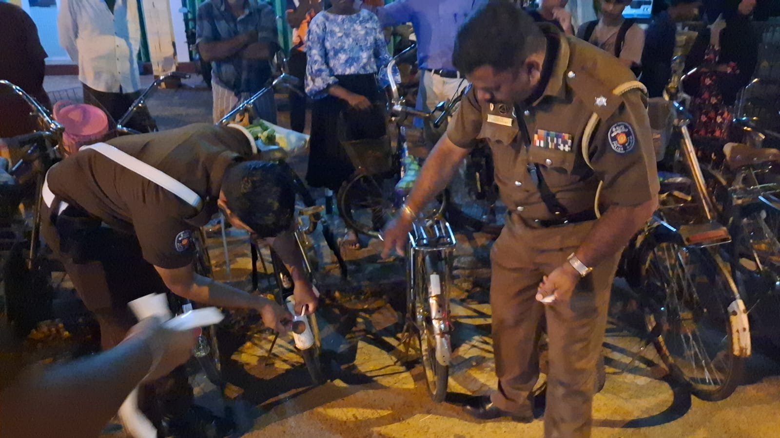 வீதி விபத்துகளைத் தடுக்கும் நடவடிக்கை: காத்தான்குடி பொலிஸ் பிரிவில் 70 துவிச்சக்கர வண்டிகள் சோதனை.!!!