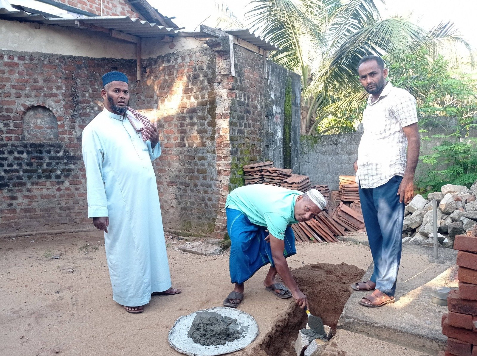 "வாழ்வில் வசந்தம்" வேலைத்திட்டத்தின் கீழ்: 21 வது பகுதியளவான வீட்டுக்கான நிர்மாண வேலைகள் ஆரம்பம்.!!!