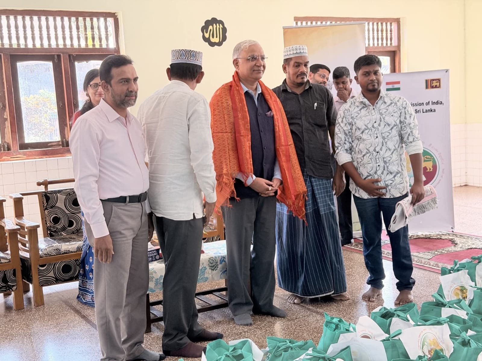 புத்தளம் கனமூலைக்கு இந்திய உயர்ஸ்தானிகர் விஜயம்: 150 குடும்பங்களுக்கு உலர் உணவுப் பொதிகள் வழங்கல்.!!!