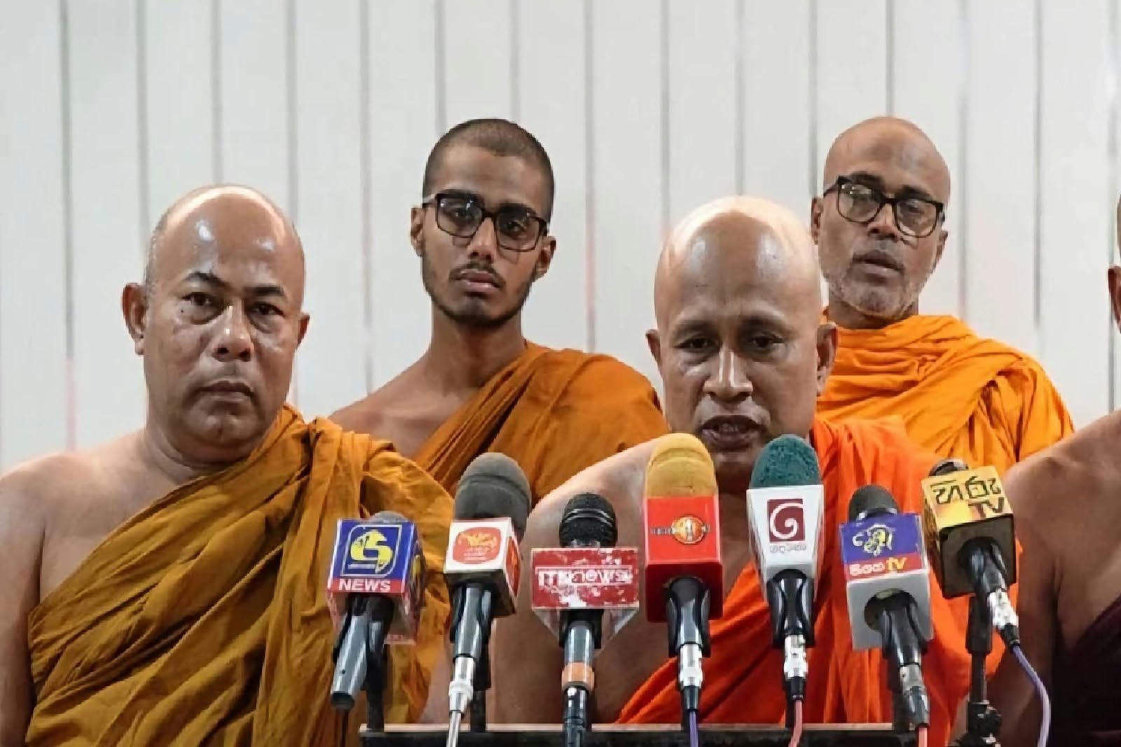காவி உடையை அரசியலுக்குப் பயன்படுத்துவதை நிறுத்துங்கள் – தோல்வியடைந்த அரசியல் தரப்பினருக்கு தேரர் எச்சரிக்கை.!!!